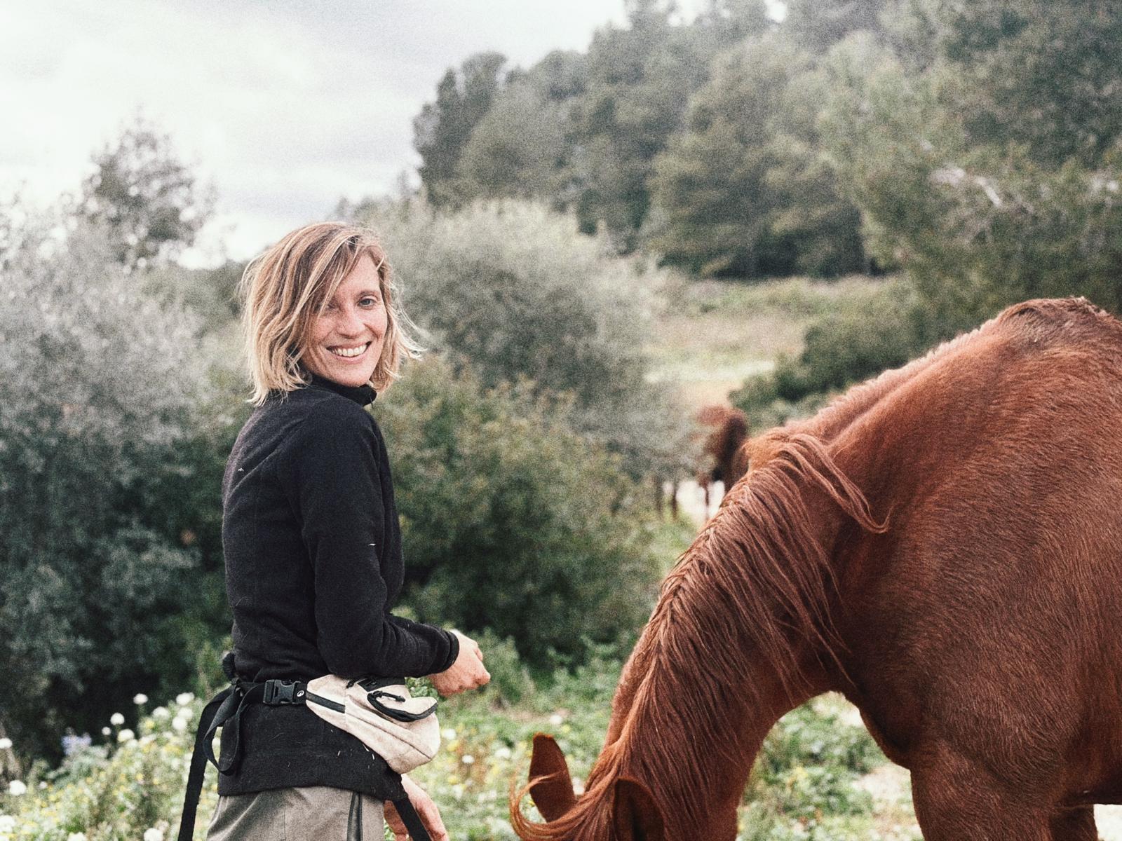 Estela con un caballo